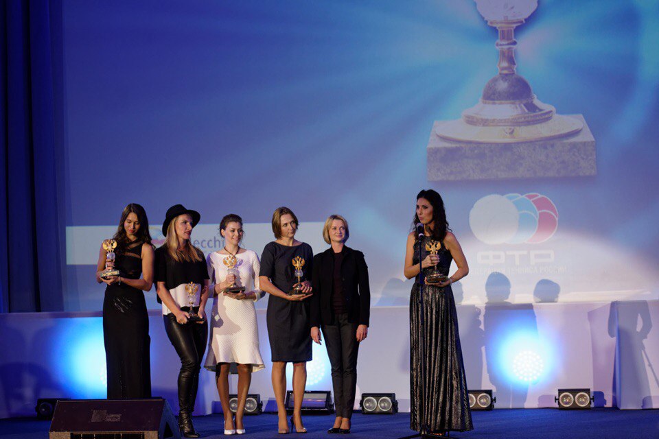 Svetlana Kuznetsova, Vera Zvonareva, Vitalia Dyachenko, coach Elena Likhovtseva and the team captain Anastasia Myskina.
