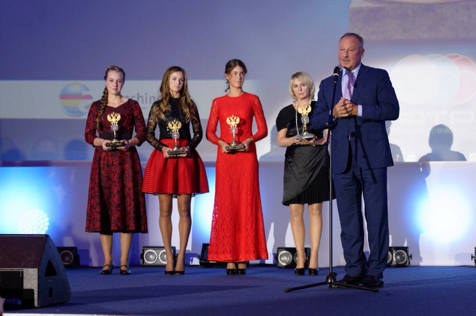 Anna Kalinskaya, Anna Blinkova, Alexandra Pospelova, coach Vera Miklaszewska