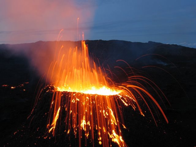 eruption piton de la fournaise