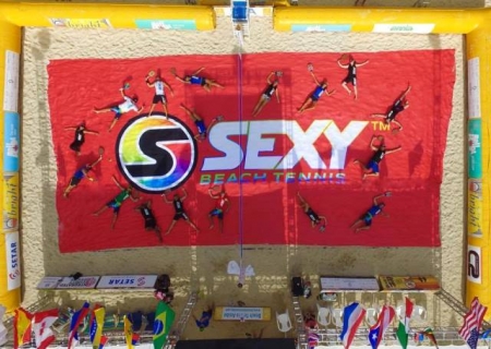 Sexy империя в пляжном теннисе